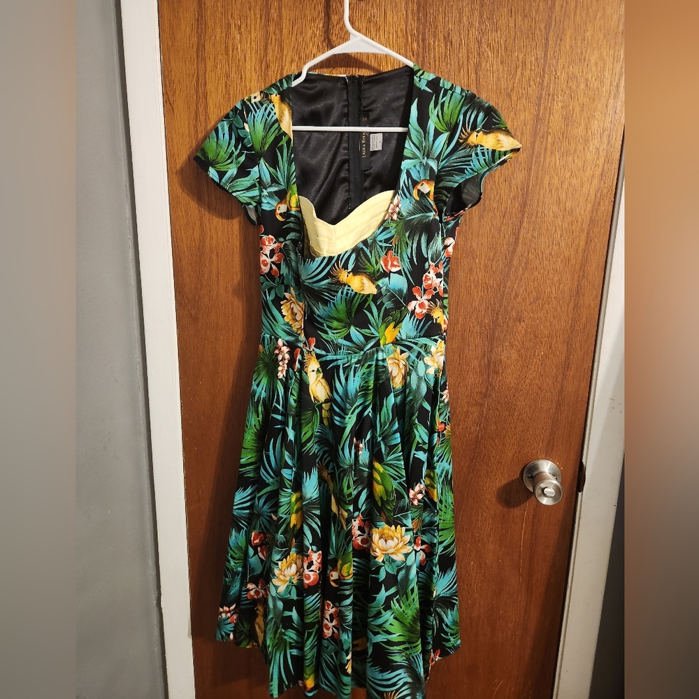 Laura Byrnes pin up dress - beautiful green tiki print with yellow pop - Sz L